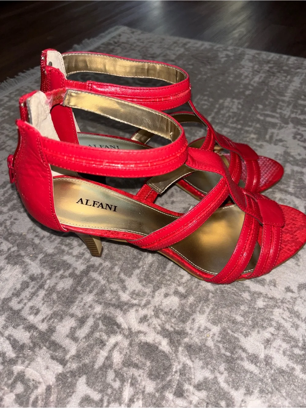 Alfani bold red